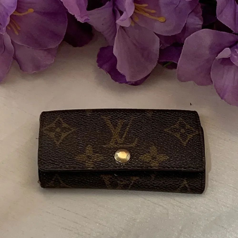 Authentic Louis Vuitton Monogram 4 Key Wallet